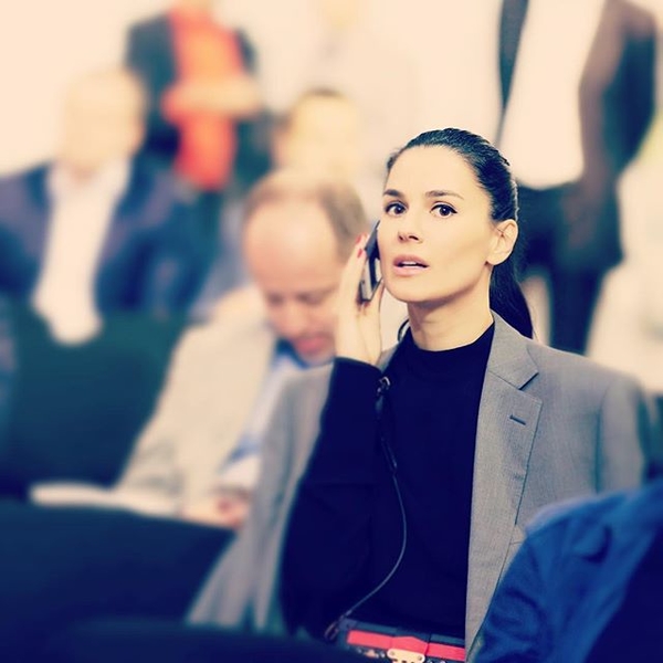 Маша Ефросинина познакомила с мужчиной, за которым бегает