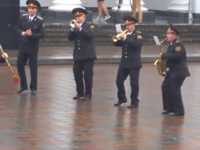 Оркестр Нацгвардии Украины исполнил хит про "лабутены"