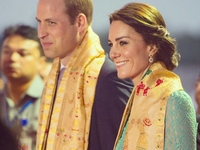 Кейт Миддлтон и принц Уильям покормили слонов и носорогов в парке