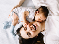 Ученые: детям старших родителей живется лучше