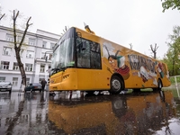 В Киеве появилась уникальная детская библиотека на колесах