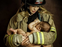 Суровые нежные мамы: фото кормящих женщин неожиданных профессий