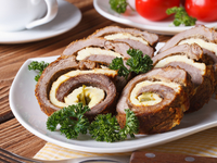 Пасхальный рулет из двух видов мяса