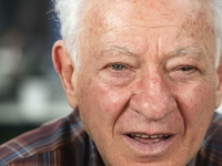 Умер писатель Мартин Грей