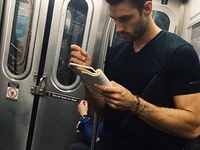 Почитай мне вслух: Instagram с горячими парнями