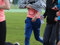 Кара Делевинь пробежала благотворительный марафон