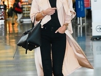 Роузи Хантингтон-Уайтли была замечена в аэропорту Лос Анджелеса