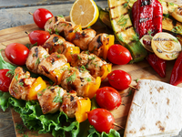 Шашлык из курицы: три рецепта для пикника