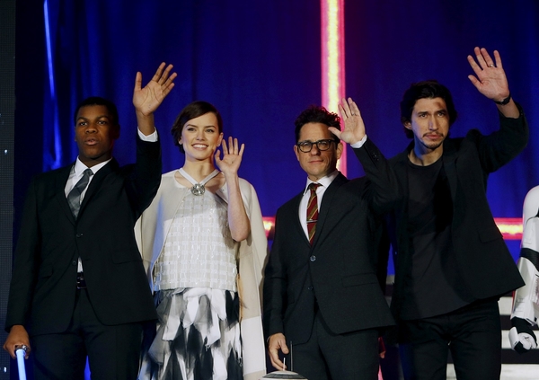 В Сеть попали первые фото со съемок новых Звездных войн