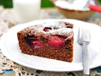 Шоколадный пирог с клубникой