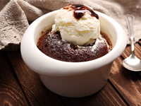 Шоколадный кекс в кружке: три вкусные идеи