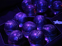 Галактические сладости: 10 десертов в космическом стиле