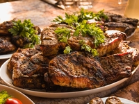 Свиные стейки барбекю