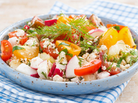 Весенний салат из редиса: ТОП-5 рецептов