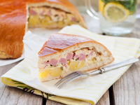 Дрожжевой пирог с картофелем и ветчиной