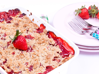 Клубнично-кокосовый крамбль