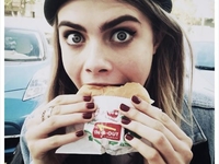 Глупые привычки, которые раздражают окружающих