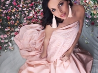 Беременная Алсу снялась в новом клипе