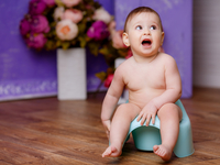 Почему ребенок отказывается ходить на горшок: возможные причины