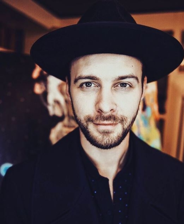 Фанатки Макса Барских затеяли драку во время концерта певца