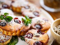 Творожные кексы с вишней