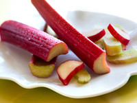 Ревень: польза, вред и кулинарное применение