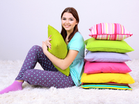 Как правильно чистить подушки