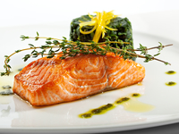 Лосось со шпинатом: ТОП-5 рецептов