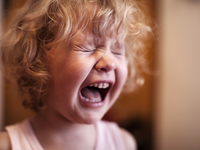 Истерика в общественном месте: что делать