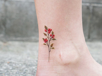 Тату для нерешительных: примеры маленьких татуировок на ноге