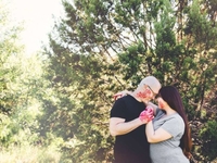 Бывает и так: пара из США устроила "кровавый" фотосет в честь помолвки