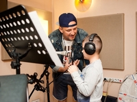 Мечты сбываются: ребенок спел с Потапом и получил в подарок синтезатор