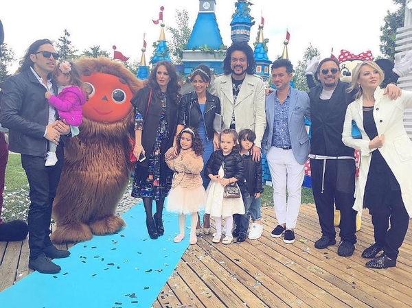 Ани Лорак отметила день рождения дочери в компании Михайлова и Киркорова