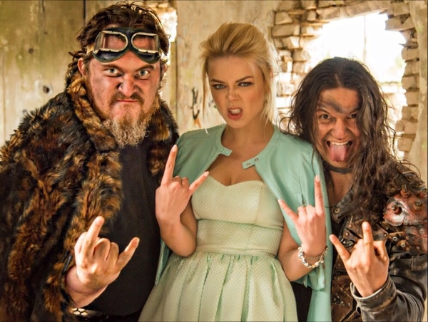 Мужчины на поводках и настоящая любовь: Алина Гросу представила новый клип