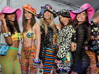 Парад звезд на показе Moschino: Перри, Кроуфорд, Керр и другие