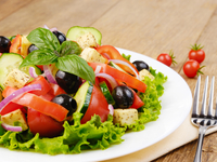 Летние салаты из овощей: три вкусные идеи