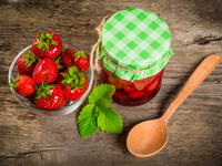 Варенье из клубники с целыми ягодами