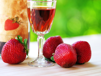 Как приготовить клубничную наливку