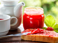 Варенье из клубники: три вкусные идеи