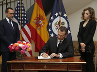 Теракт в Орландо: европейские монархи почтили память погибших