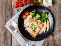 Лосось в лимонно-сливочном соусе