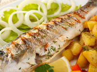 Рыба, запеченная целиком на гриле