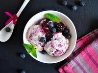 Мороженое Черничный чизкейк