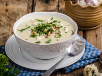 Суп из цветной капусты с хлебными крошками