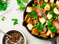 Салат из зеленого горошка с беконом