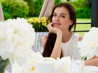 Импульсы: Елена Темникова представила новый пикантный клип