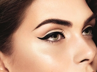 Как нарисовать идеальные стрелки: советы от визажиста Виктории Бессараб