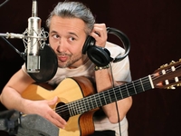 Сергей Бабкин снял новый клип на песню ГГГ в парке аттракционов