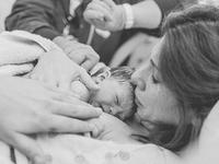 Фотограф запечатлела собственные роды