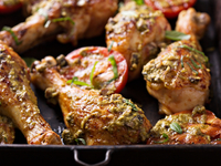 Запеченные куриные ножки в соусе песто